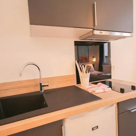 Centre - Nice, Cozy And Functional アパート