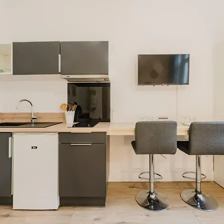 Centre - Nice, Cozy And Functional Апартаменты *